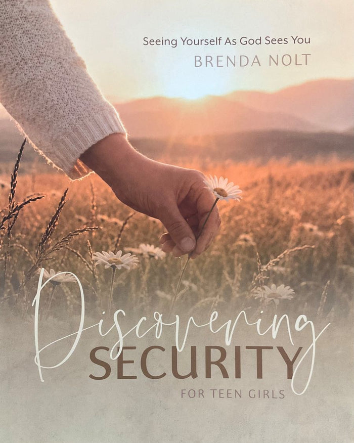 Front cover of Discovering Security for Teen Girls by Brenda Nolt